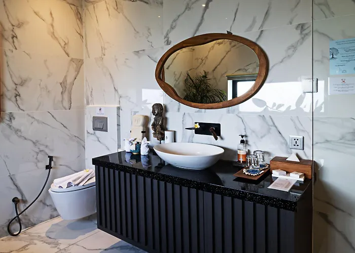 Villa Marie Canggu- Tropical Luxury Escape